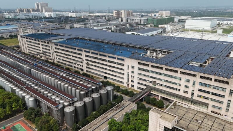 Vidutinė pramonės įmonė investuoja į energijos efektyvumą: kaip modernizacija keičia kaštus ir konkurencingumą