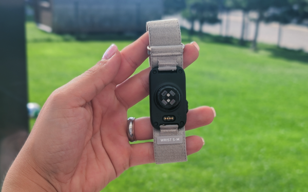 „Garmin Cirqa“ apžvalga: ar verta tiek mokėti už apyrankę be jokio ekrano?