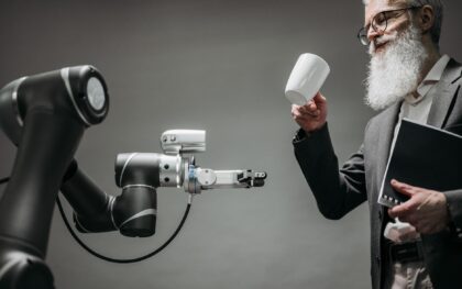Dirbtinis intelektas ir robotai keičia Lietuvos darbo rinką, kas laukia darbuotojų?